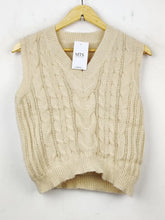 Buy online pre-used pre-loved 100% authentic & Original branded Unknown Brand (SL-1872) available in Pakistan. Top international brands avilable.